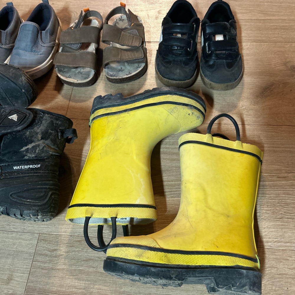 Boys Size 8 Shoe Bundle - Picture 3 of 4